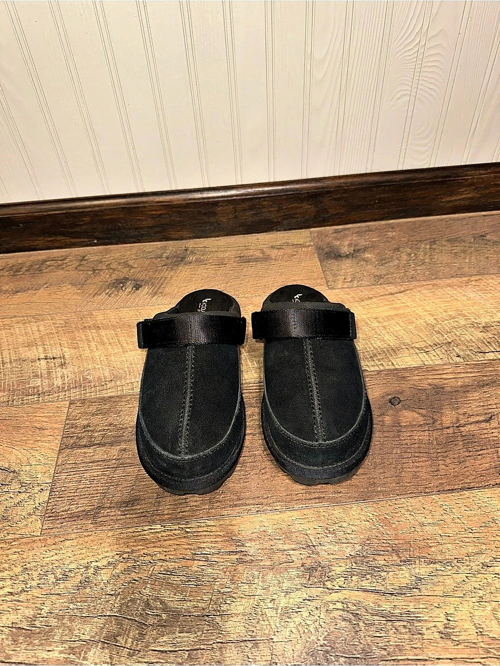 Koolaburra Black Leather Clogs